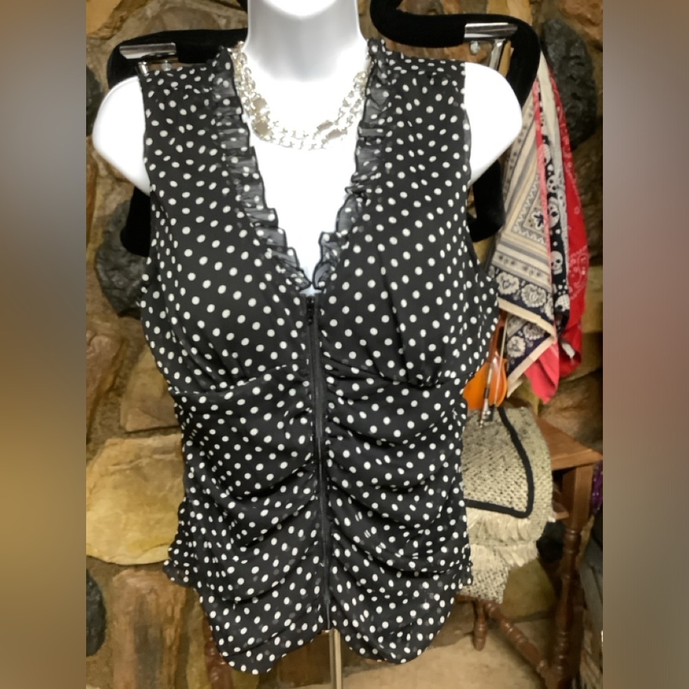Polka dot summer zip up no sleeve blouse